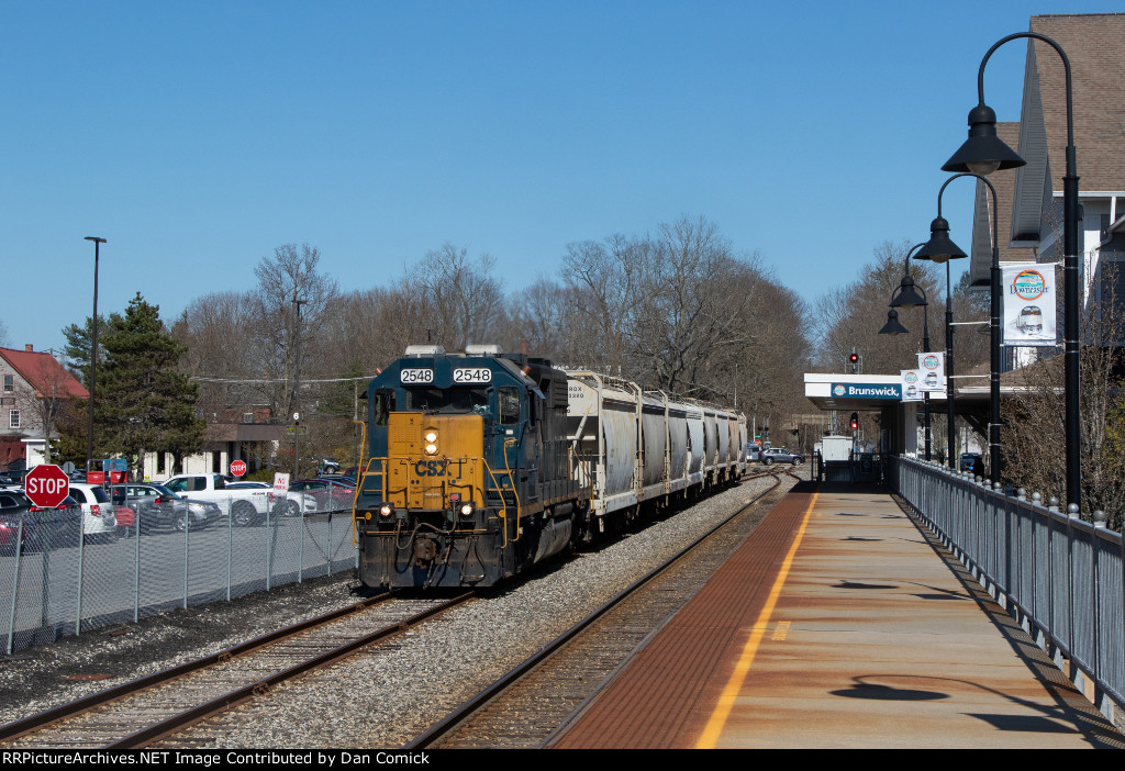 L077 with CSXT 2548 Passes Brunswick Station